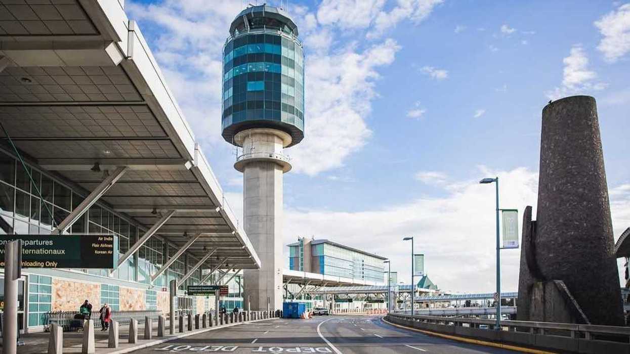 departures drop off lanes at vancouver international airport
