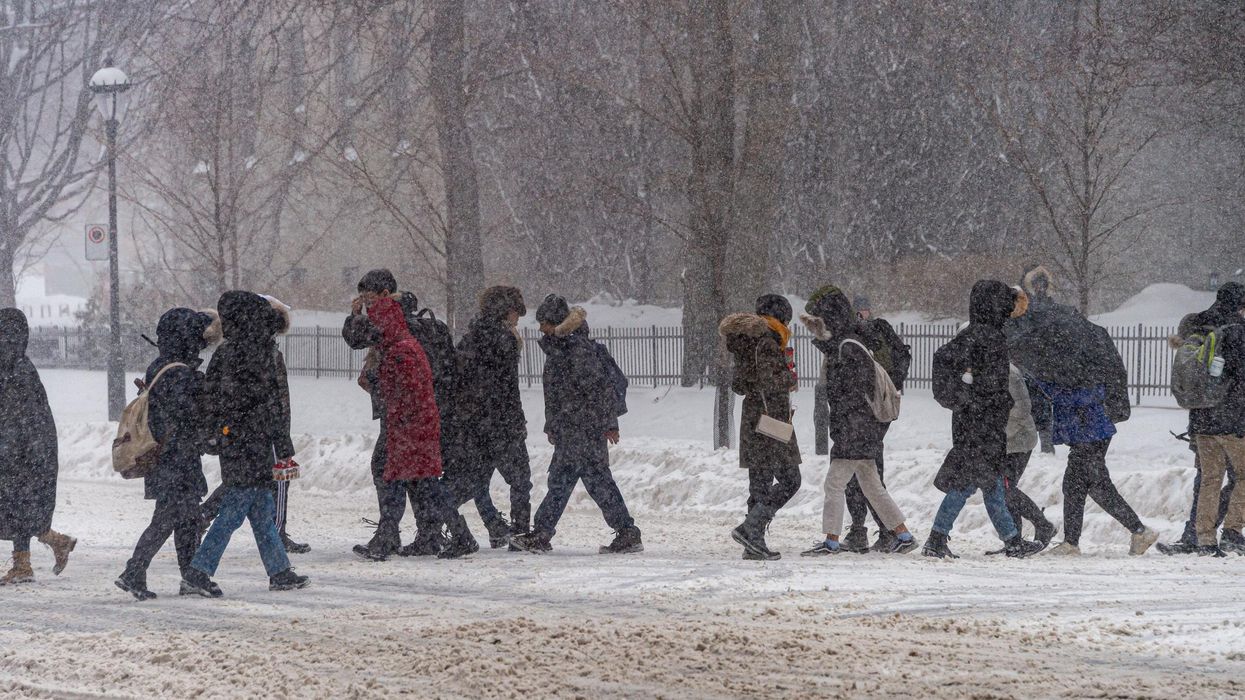Des alertes de 15 cm de neige sont émises au Québec et des écoles doivent fermer