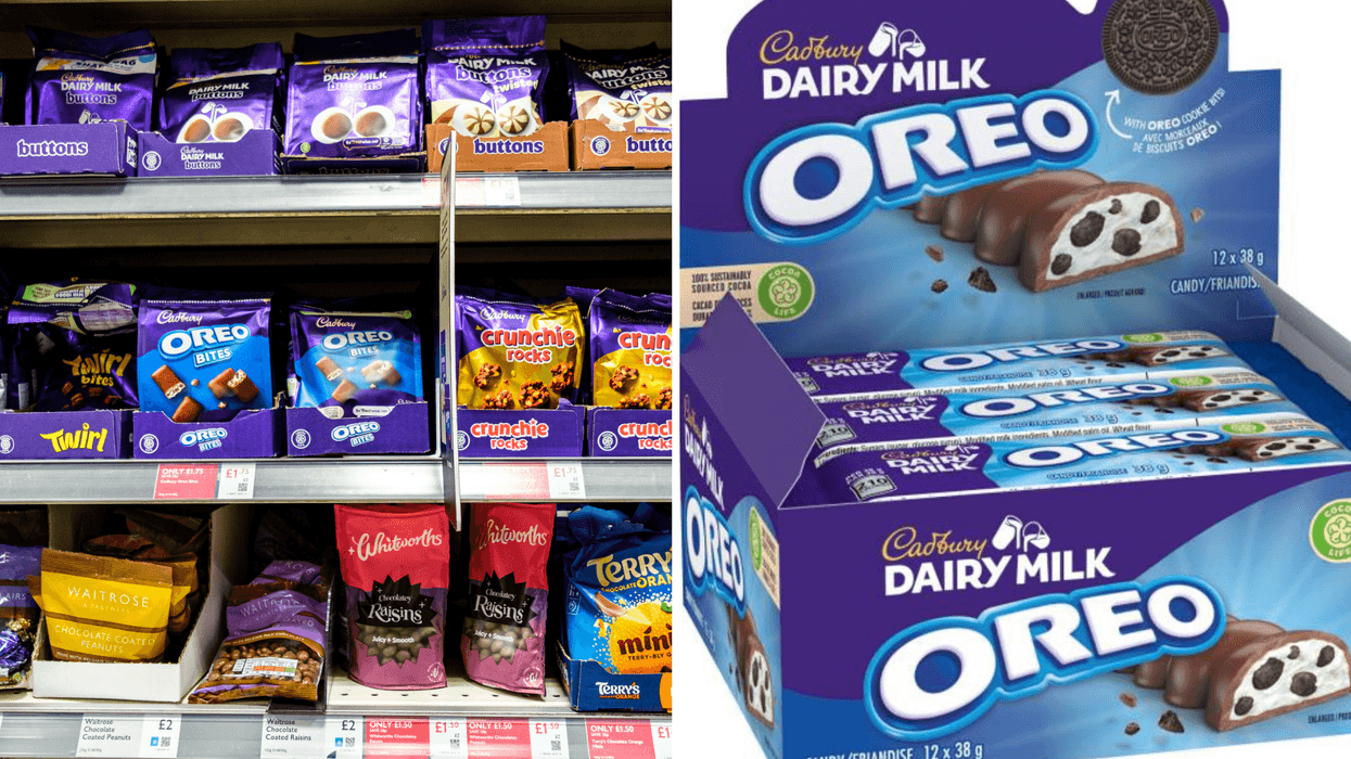 Des barres de chocolat de marque Cadbury. Droite : Des barres Dairy Milk OREO de marque Cadbury.