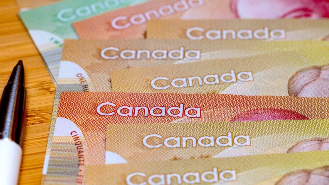 Des billets d'argent canadien.