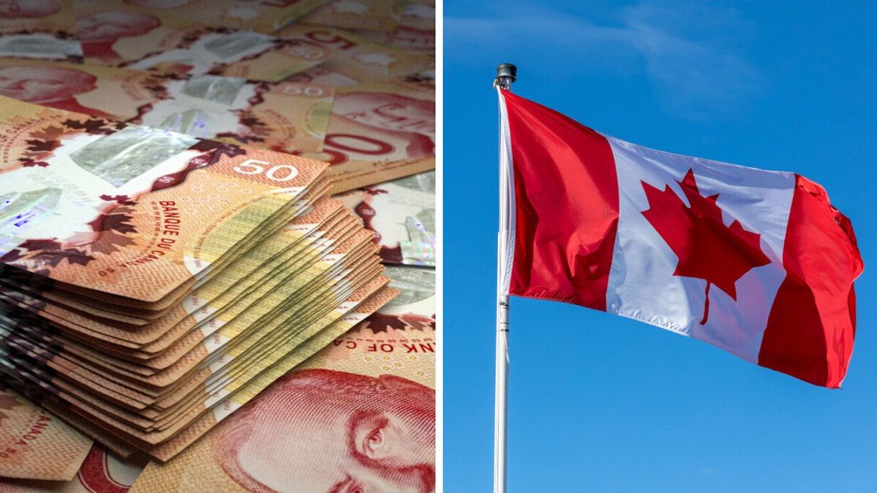 Des billets de 50 $ étalés sur une surface plane. Droite : un drapeau du Canada.