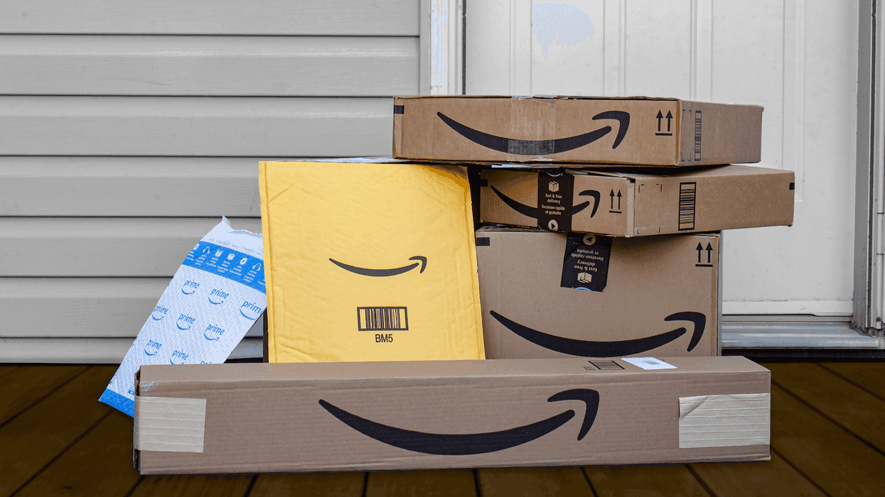 Des boîtes Amazon Prime.