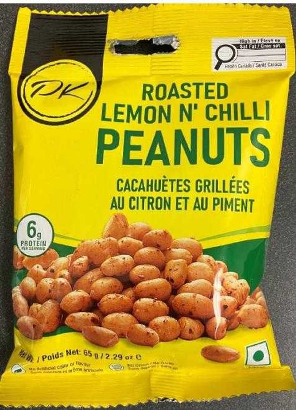 Des cacahu\u00e8tes grill\u00e9es au citron et au piment de marque PK.