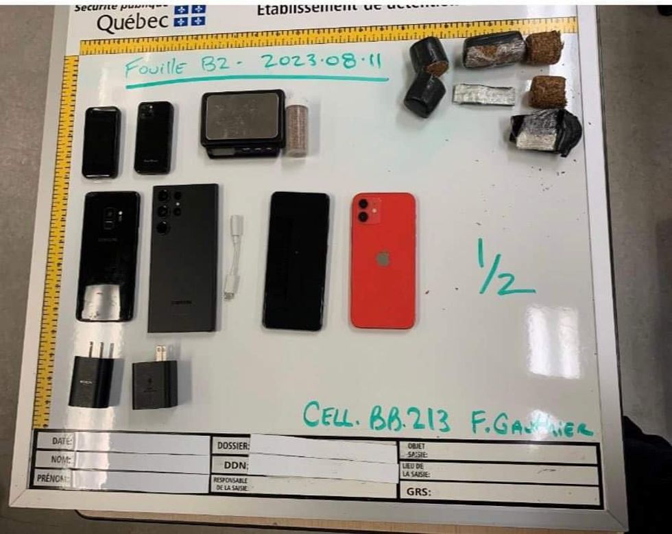 Des cellulaires, des chargeurs et du tabac confisqu\u00e9s dans une prison provinciale au Qu\u00e9bec.