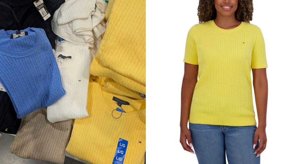 Des chandails en tricot color\u00e9s dans le rayon des v\u00eatements chez Costco. Droite: une mannequin qui porte le mod\u00e8le jaune.