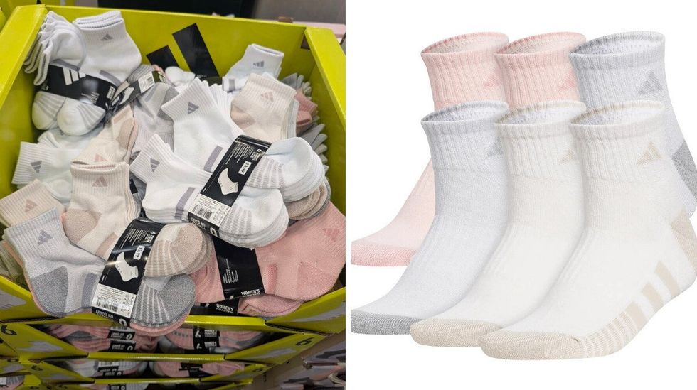 Des chaussettes de marque Adidas vendues dans le rayon des v\u00eatements chez Costco. Droite : des chaussettes Adidas beiges, roses et grises sur fond blanc.