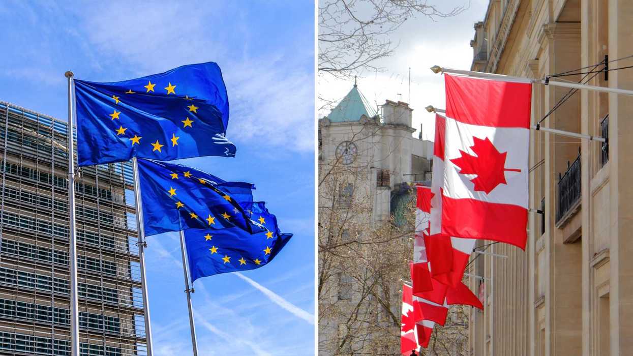 Des drapeau de l'Union européenne. Droite : des drapeaux canadiens.