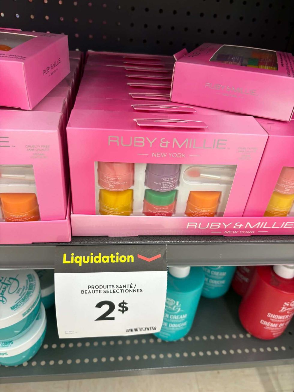 Des ensembles de masques de nuit pour les l\u00e8vres Ruby & Millie en liquidation \u00e0 2 $.