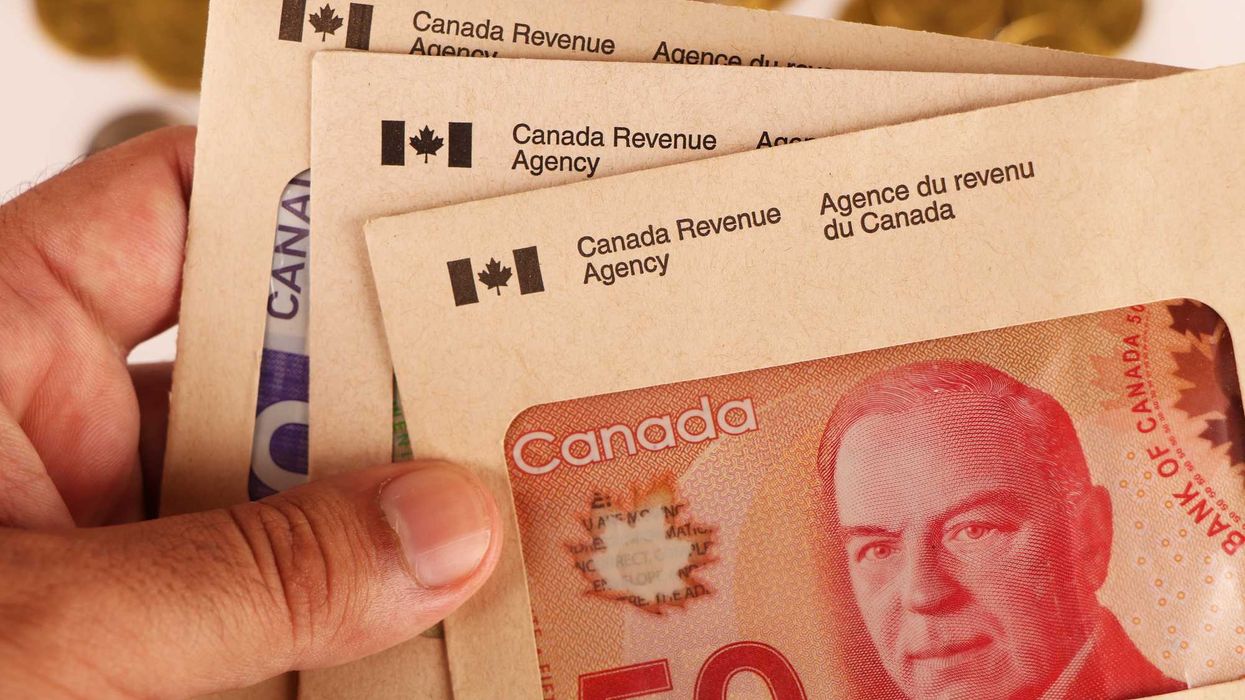 Des enveloppe de l'ARC.