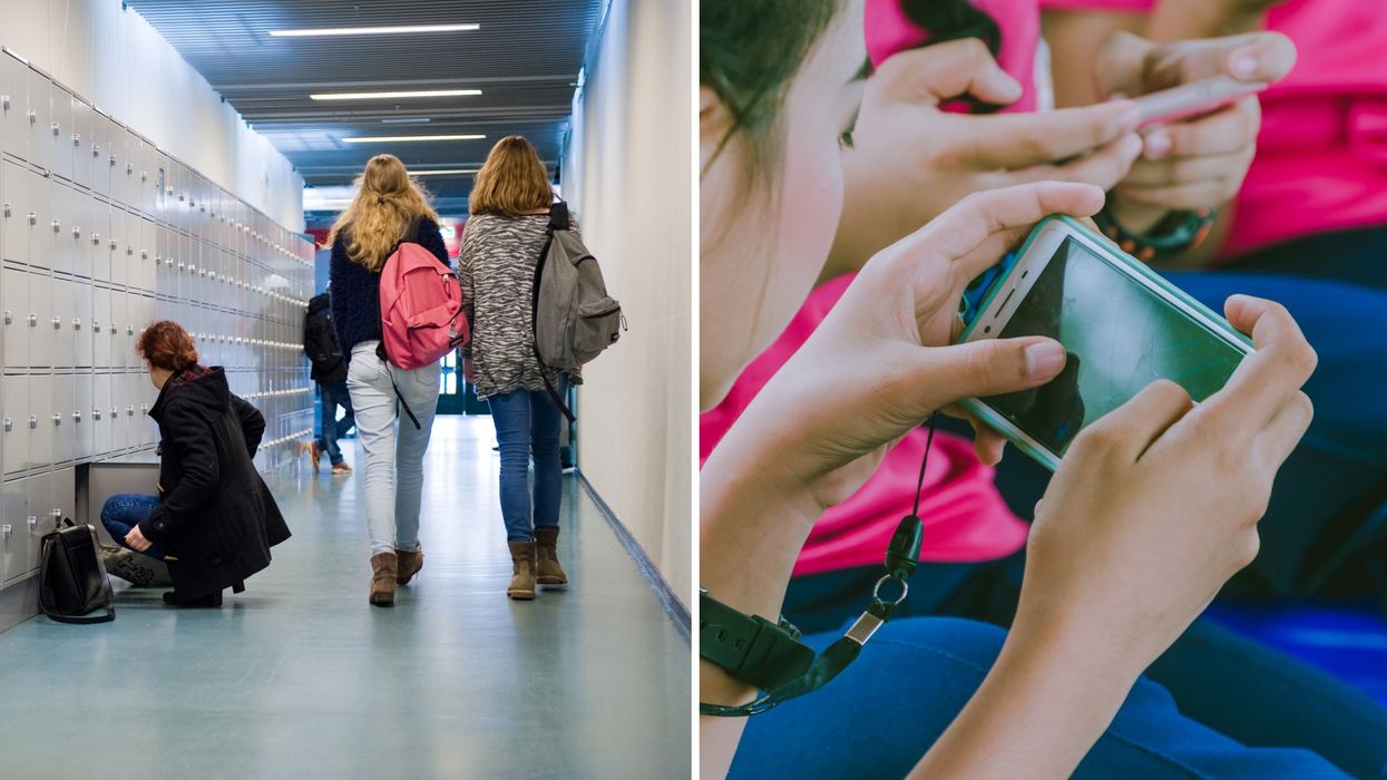 Des étudiantes dans un couloir d'école. À droite : une personne au téléphone.