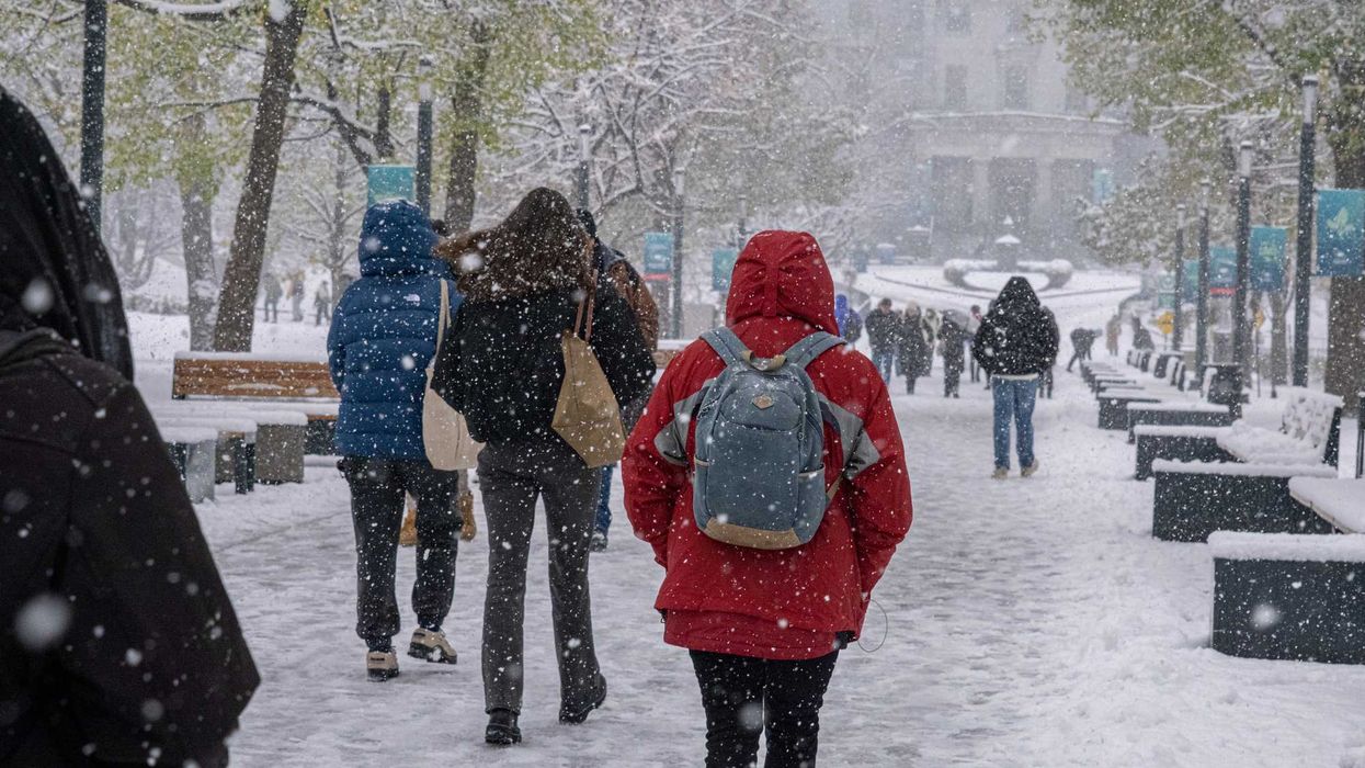 Des étudiants sur le campus de l'Université McGill, à Montréal.