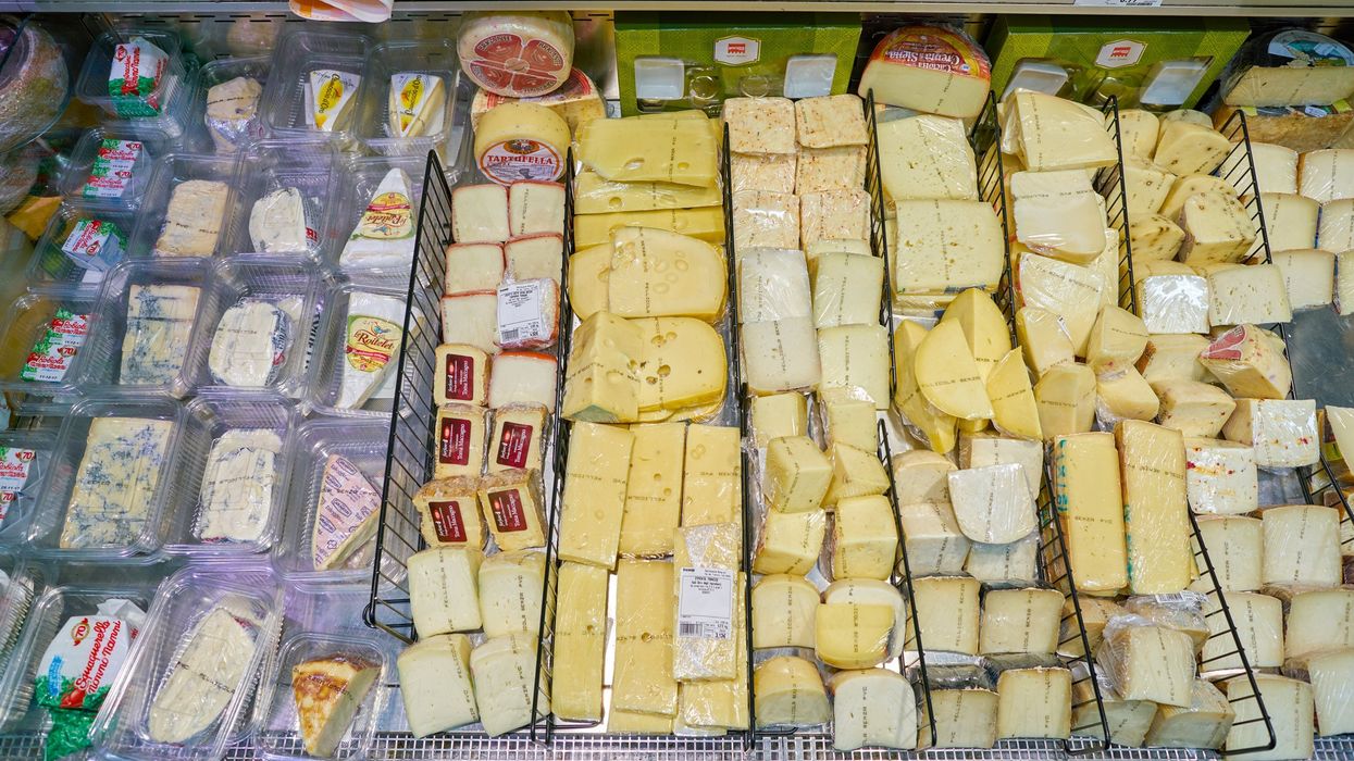 Des fromages à l'épicerie.