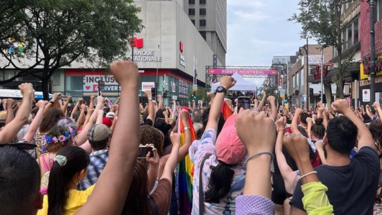 Des gens qui marchent dans les rues de Montréal, Fierté Montréal 2022.