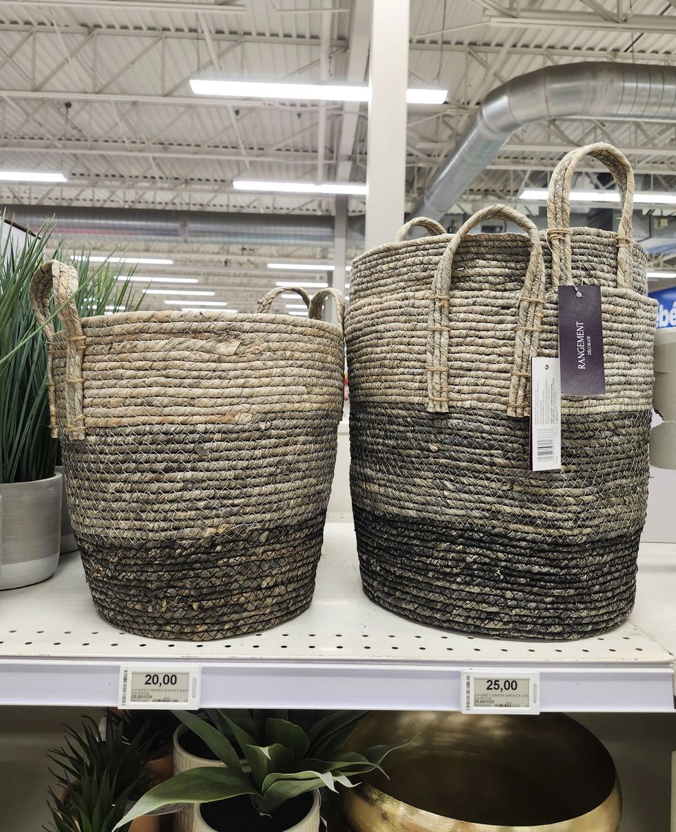 Des grands paniers de diff\u00e9rentes tailles.
