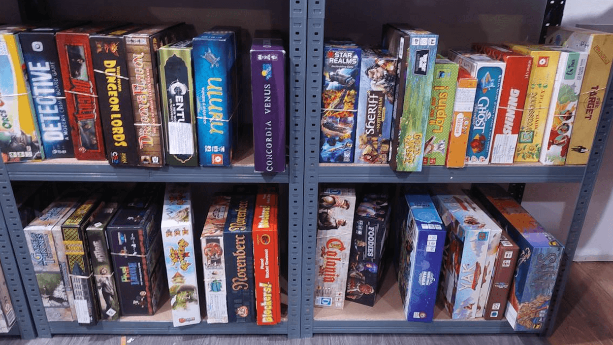 Des jeux de société à vendre.