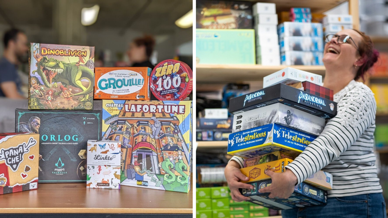 Des jeux de société. Droite : Une personne qui rit avec des boites de jeux de société dans les bras.