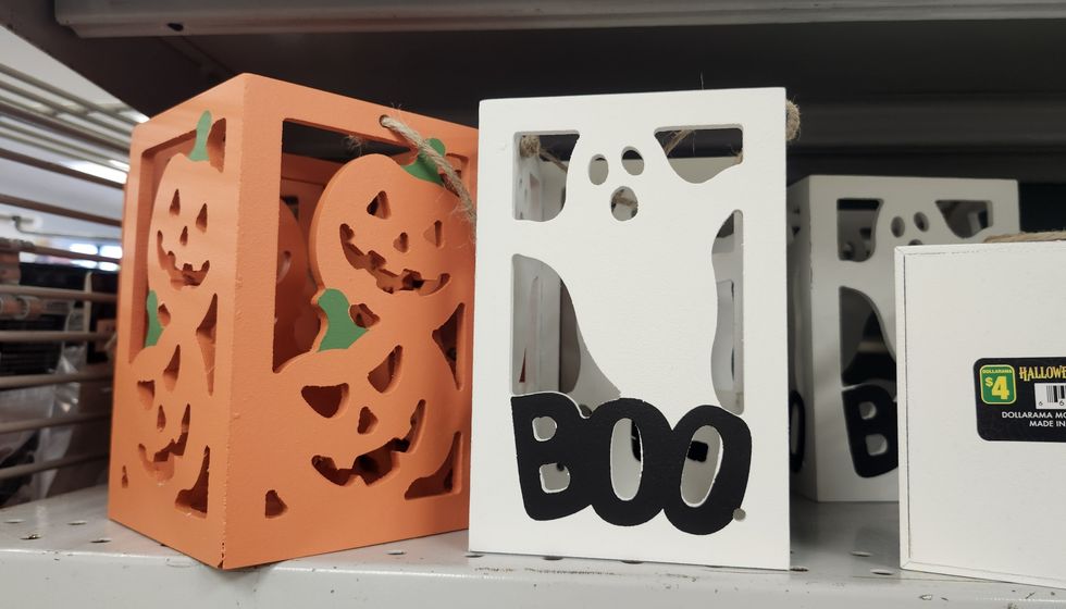 Des lanternes en bois.