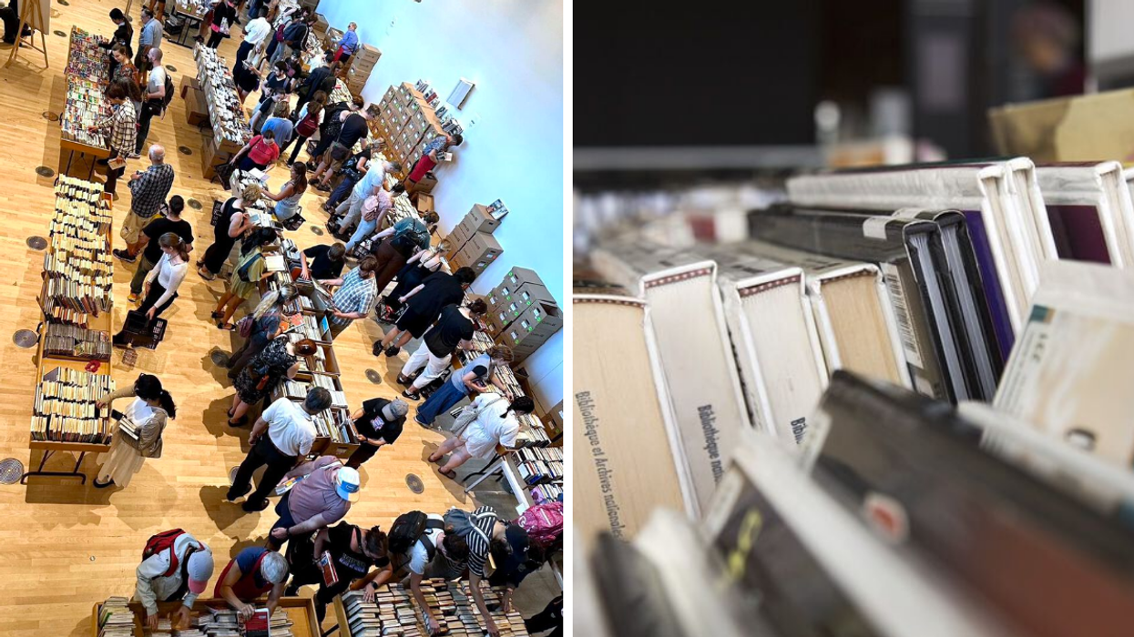 Des livres de bibliothèque. Droite : Une vente de livres à Montréal.