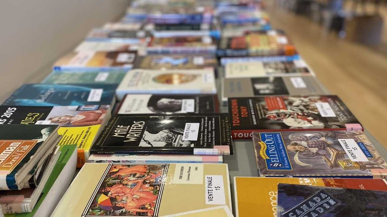 Des livres usagés à vendre.