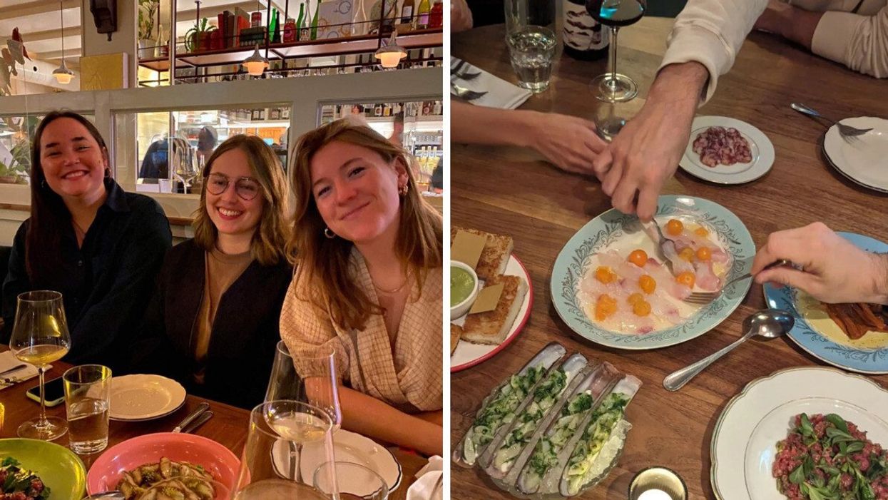 Des personnes sont attablés dans un restaurant. Droite: des plats sont placés au centre d'une table et des mains s'agitent autour.