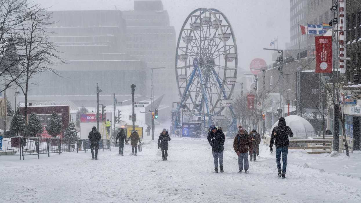 Des piétons durant l'hiver à Montréal, Québec.