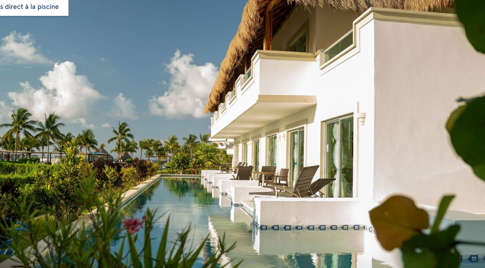 Des piscines devant les balcons de l'h\u00f4tel BlueBay Grand Esmeralda.