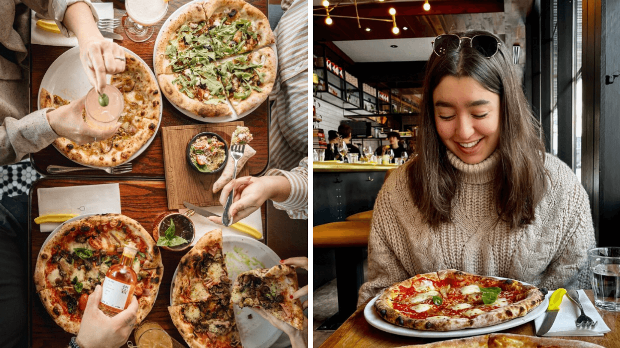 Des pizza sur une table. Droite : Une personne dans un restaurant, une pizza devant elle sur la table.
