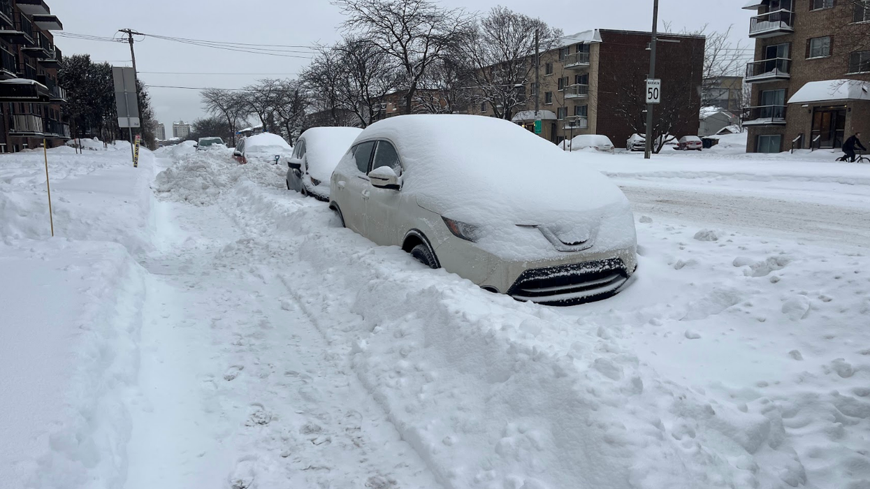 Des rues enneigées après la tempête.