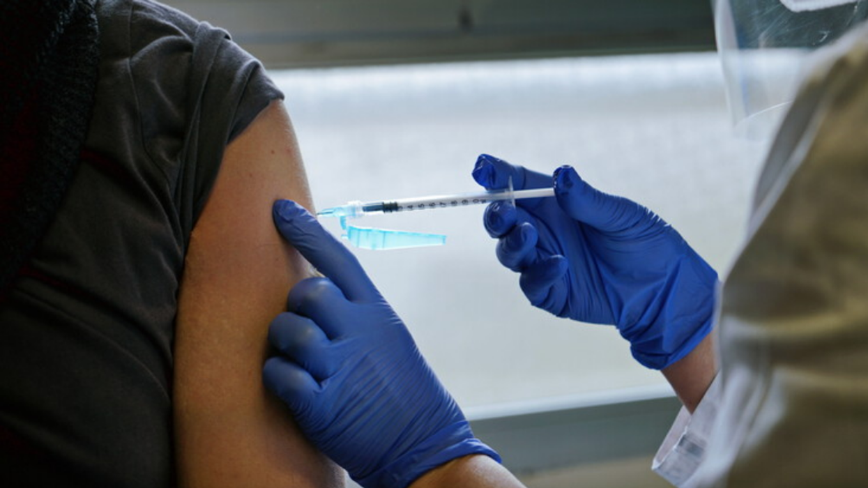 Des travailleurs de la santé demandent des billets du médecin pour éviter la vaccination