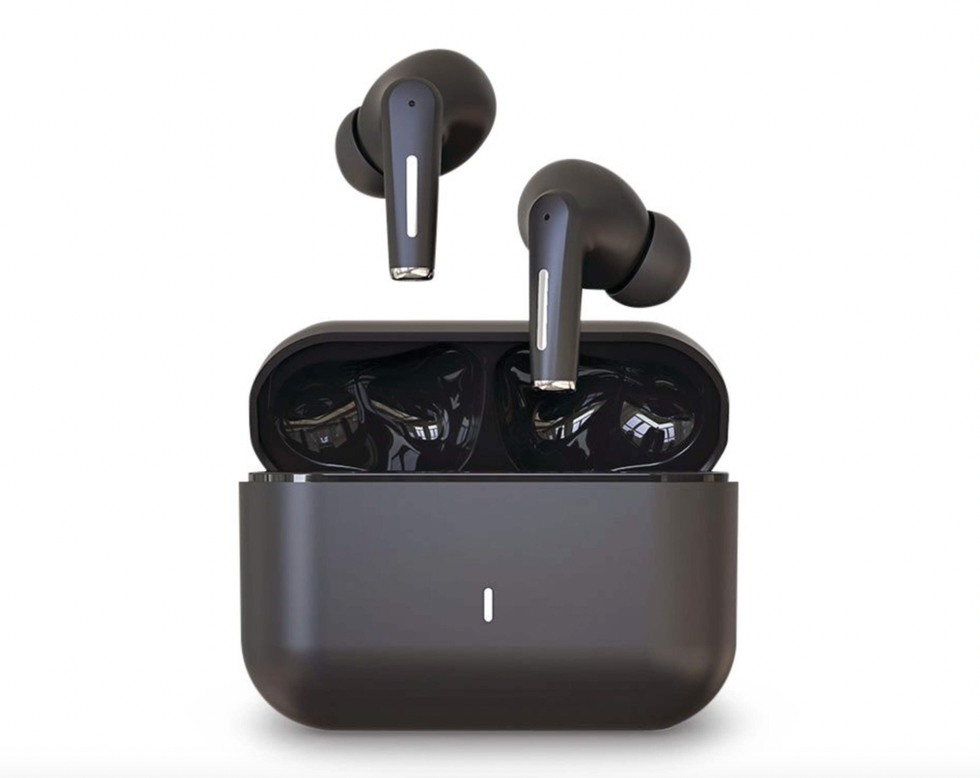 Des \u00e9couteurs noirs sortis d'un boitier noir.