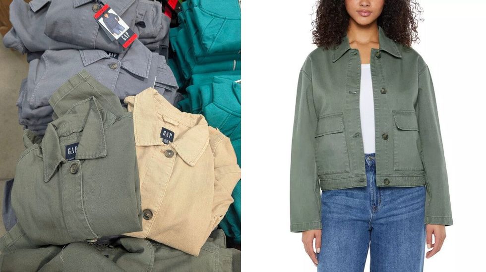 Des vestes bleues, beiges et kaki de marque Gap vendues dans le rayon des v\u00eatements chez Costco. Droite : une mannequin qui porte le mod\u00e8le kaki.
