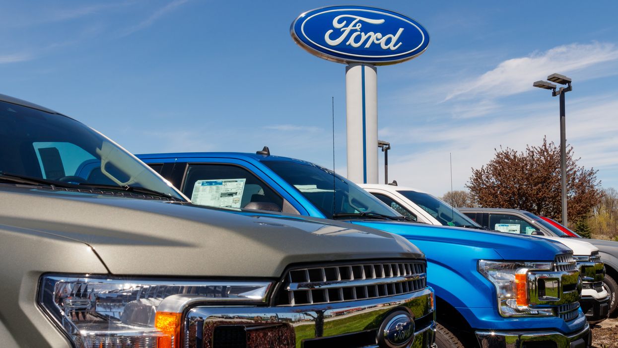 Des voitures Ford au concessionnaire.