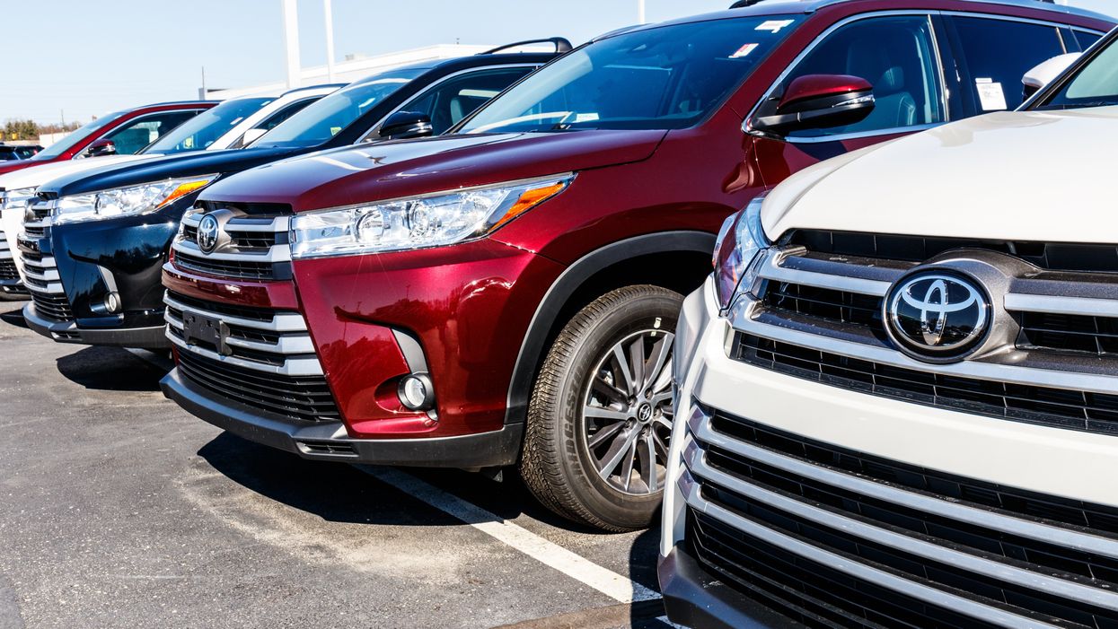 Des voitures Toyota.