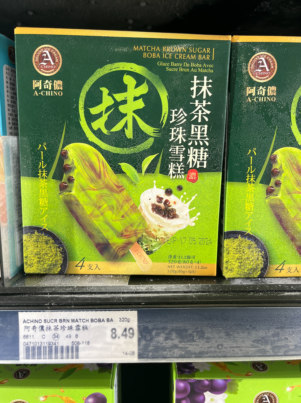 Desserts au march\u00e9 T&T \u00e0 Montr\u00e9al.