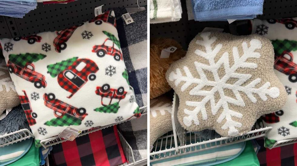 Deux coussins d\u00e9coratifs de No\u00ebl chez Dollarama, l'un carr\u00e9 avec des camionnettes rouges et des sapins, l'autre en forme de flocon de neige beige et blanc.
