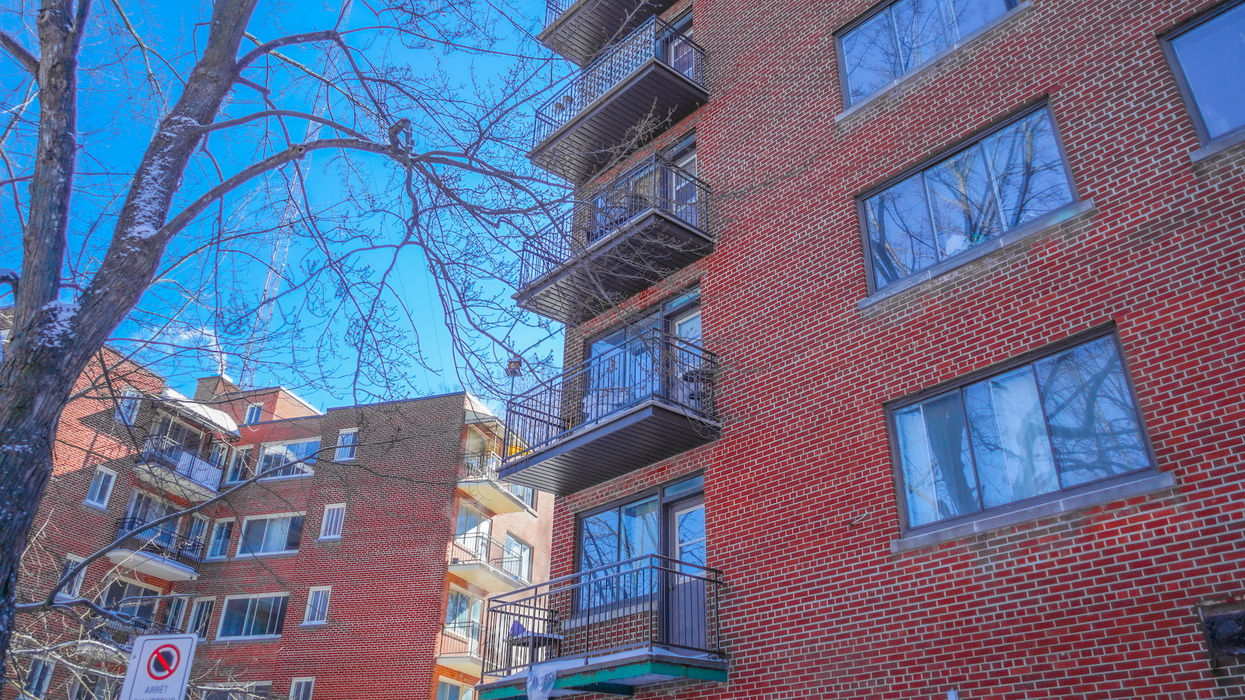 Deux immeubles à logements à Montréal.