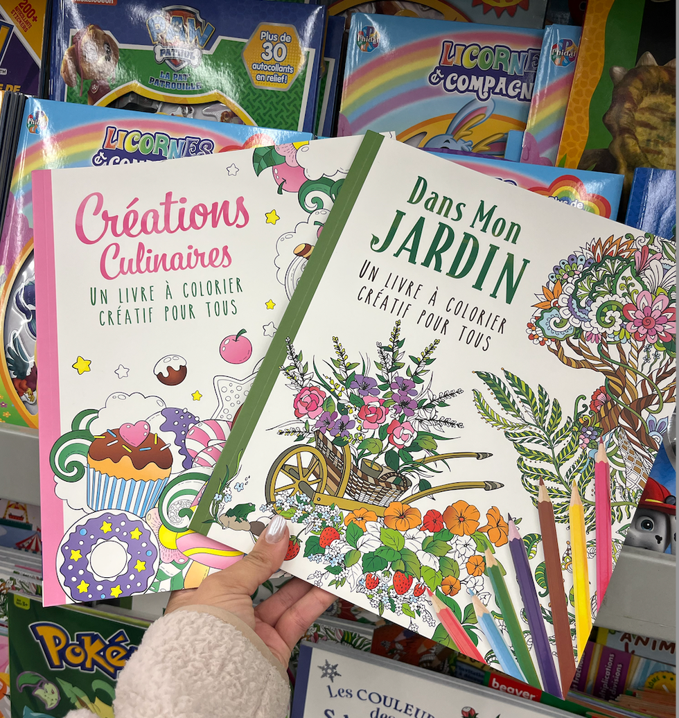 Deux livres \u00e0 colorier au Dollarama.
