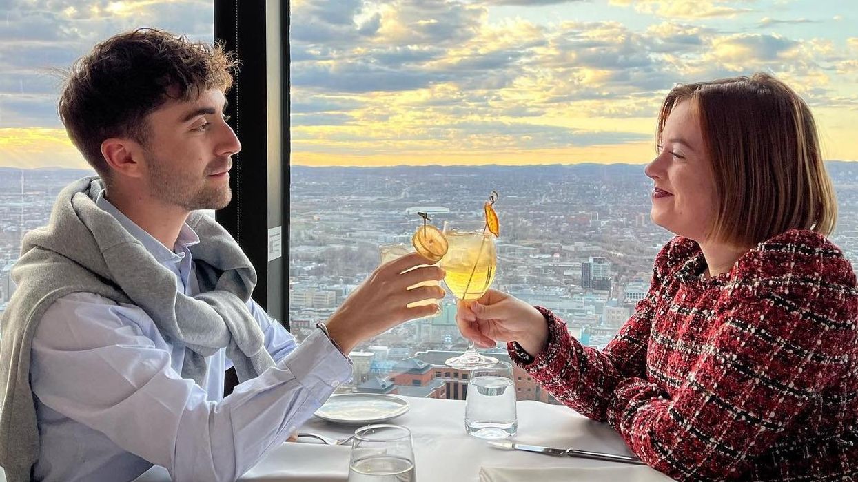 Deux personnes au Ciel! Bistro Bar à Québec.