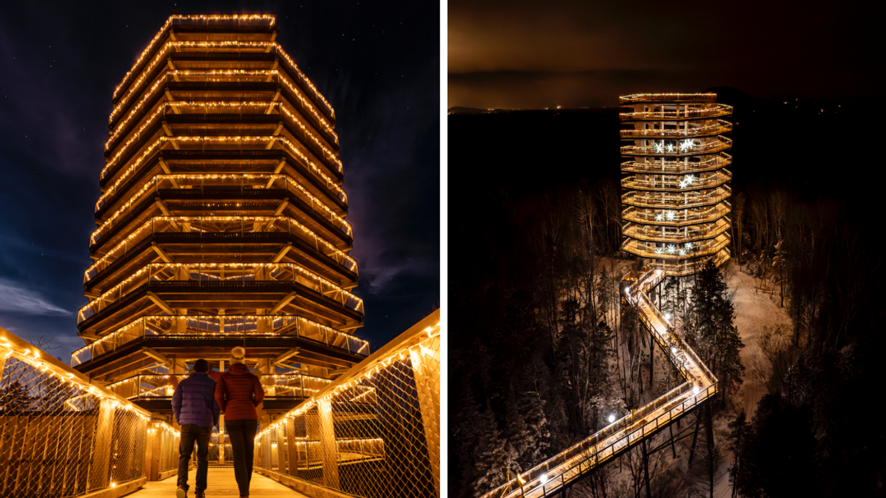 Deux personnes au Sentier des cimes Laurentides illuminé. Droite : La tour du Sentier des cimes Laurentides toute illuminée.