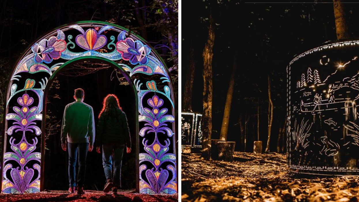 Deux personnes sur le parcours lumineux Onhwa’ Lumina. Droite : La forêt illuminée.