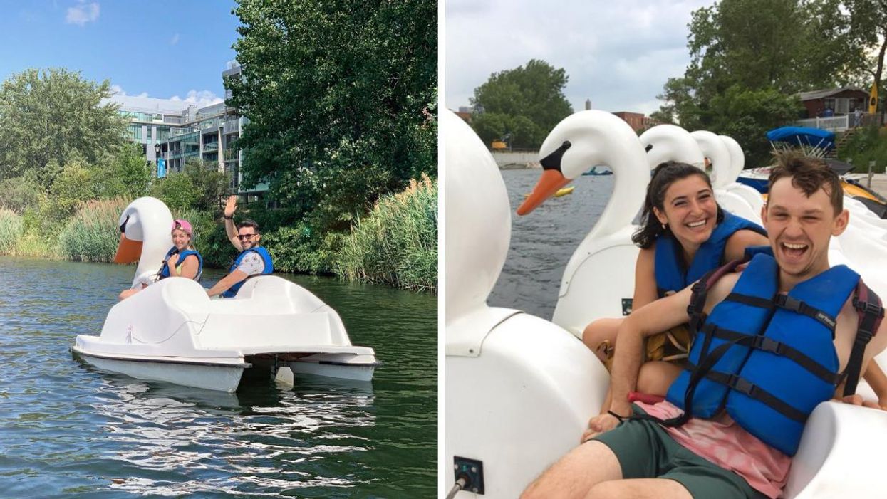 Deux personnes sur un pédalo cygne à Montréal. Droite : Deux personnes sur un pédalo cygne à Montréal.