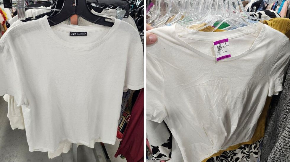 Deux T-shirts blancs.