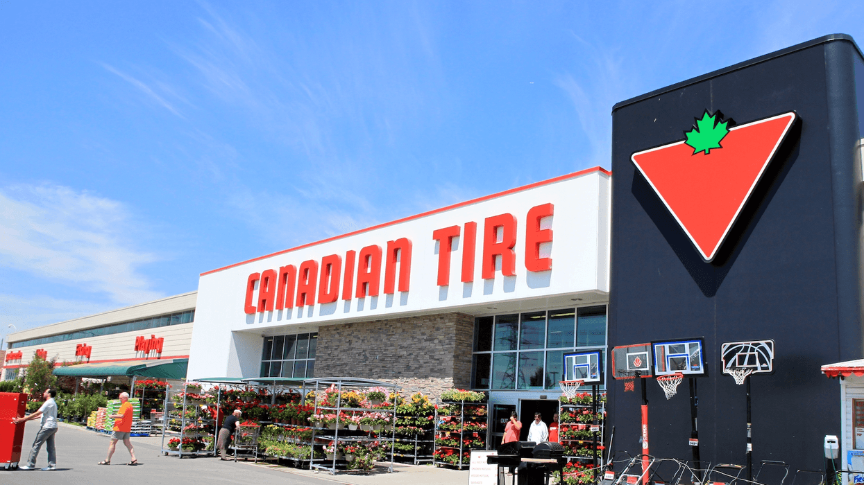 Devanture d'un Canadian Tire.