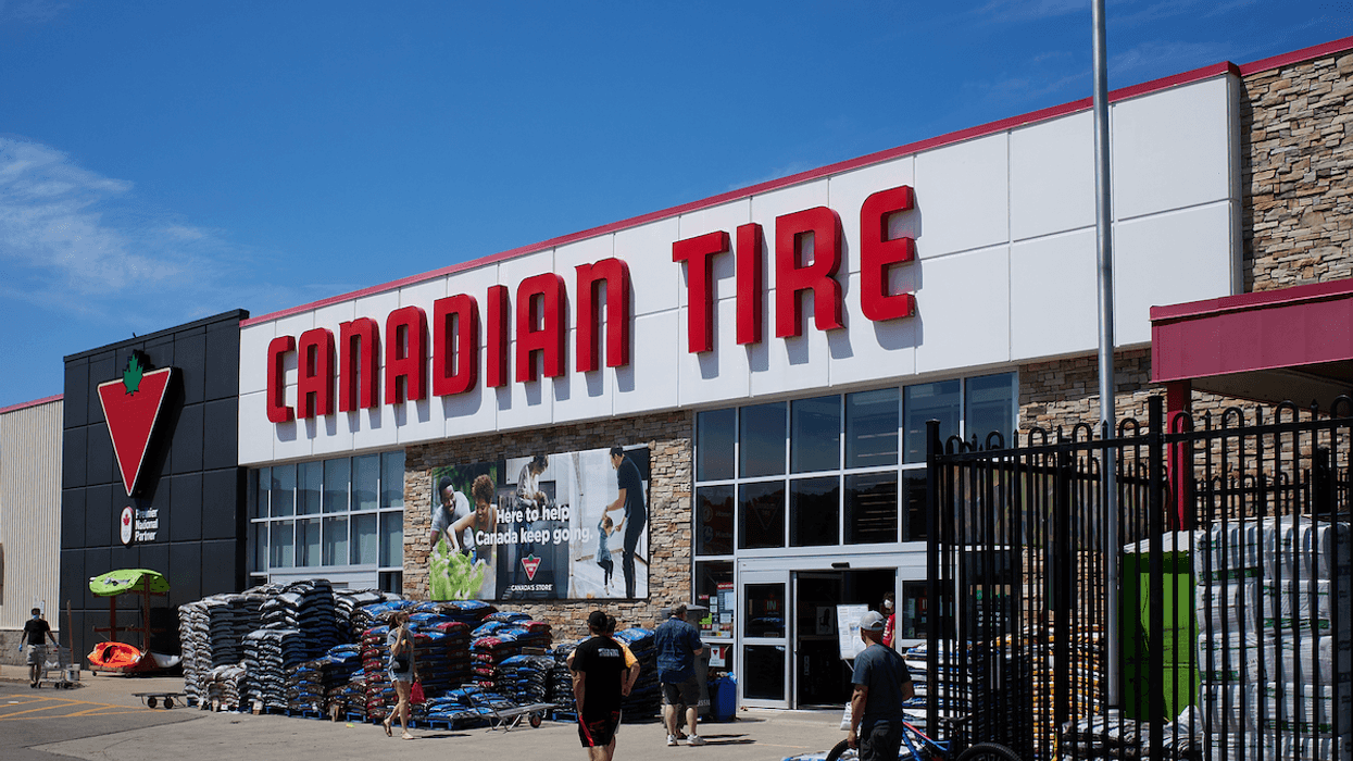 Devanture d'un Canadian Tire.