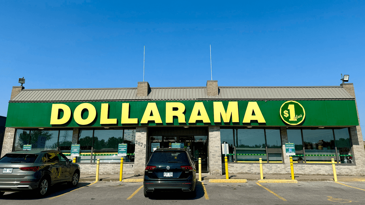 Devanture d'un Dollarama au Québec.