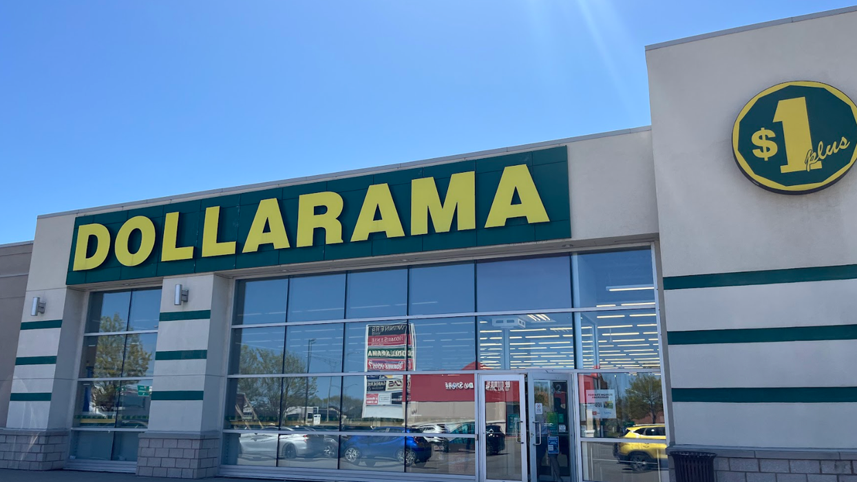 Devanture d'un Dollarama.