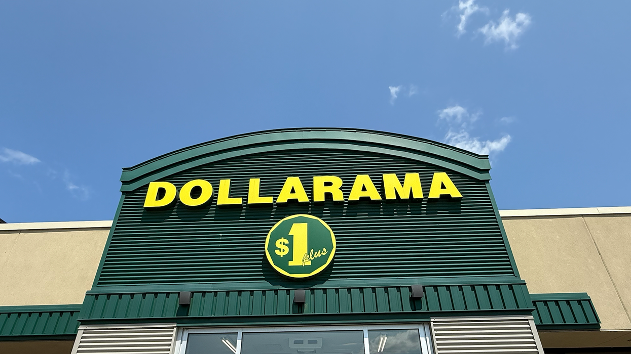 Devanture d'un Dollarama.
