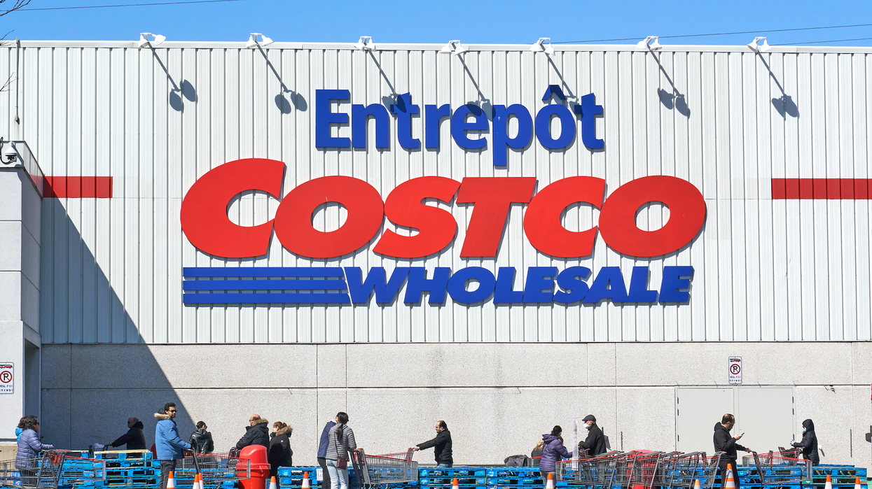 Devanture d'un entrepôt Costco.