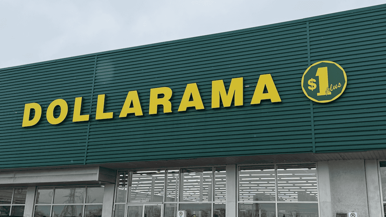 Devanture d'une succursale Dollarama au Québec.