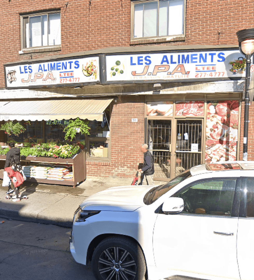 Devanture de l'\u00e9picerie-boucherie Les Aliments J.P.A. Lt\u00e9e \u00e0 Montr\u00e9al.
